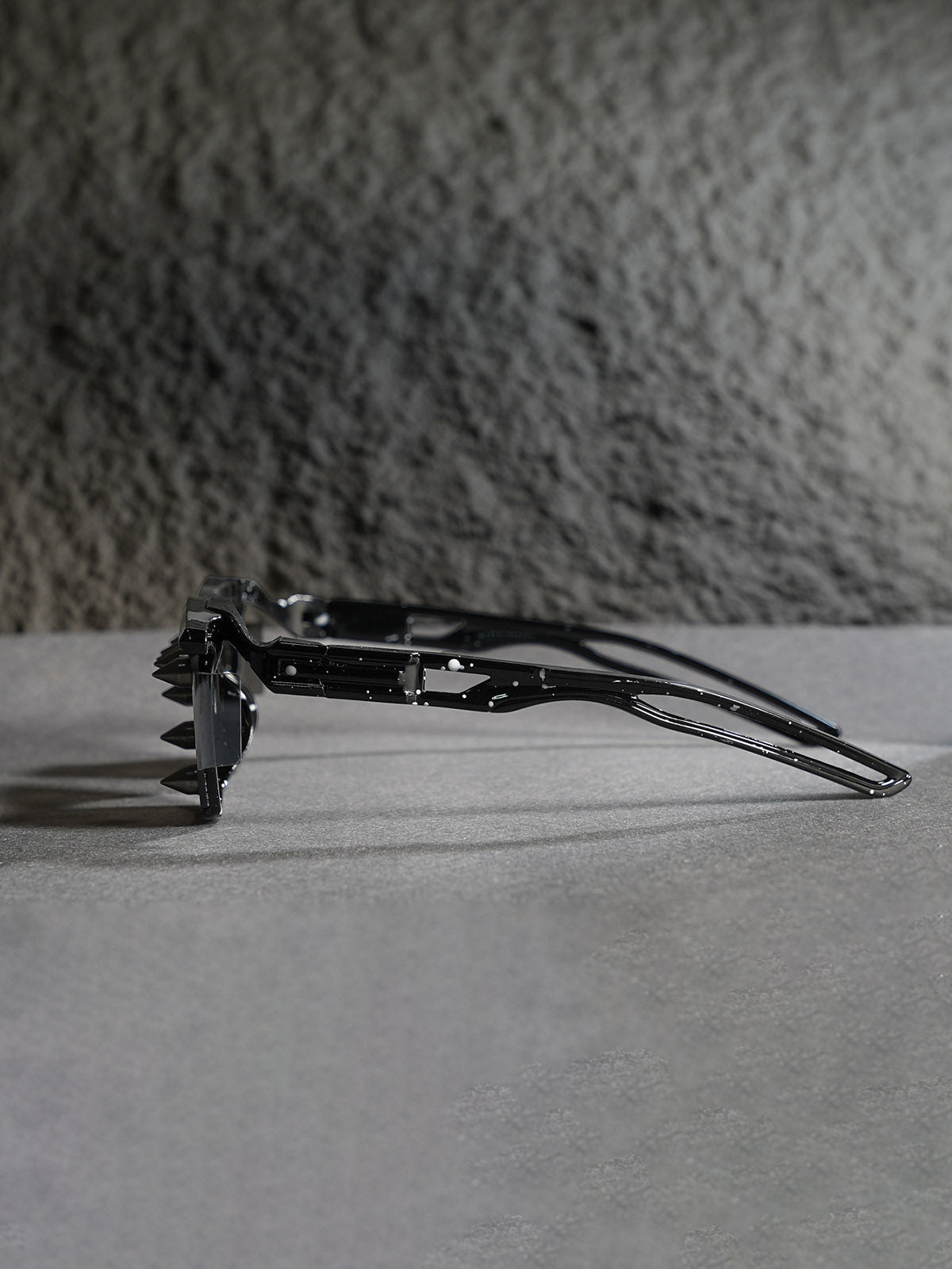 Streetwear Metal Rivet Curved Lens Glasses