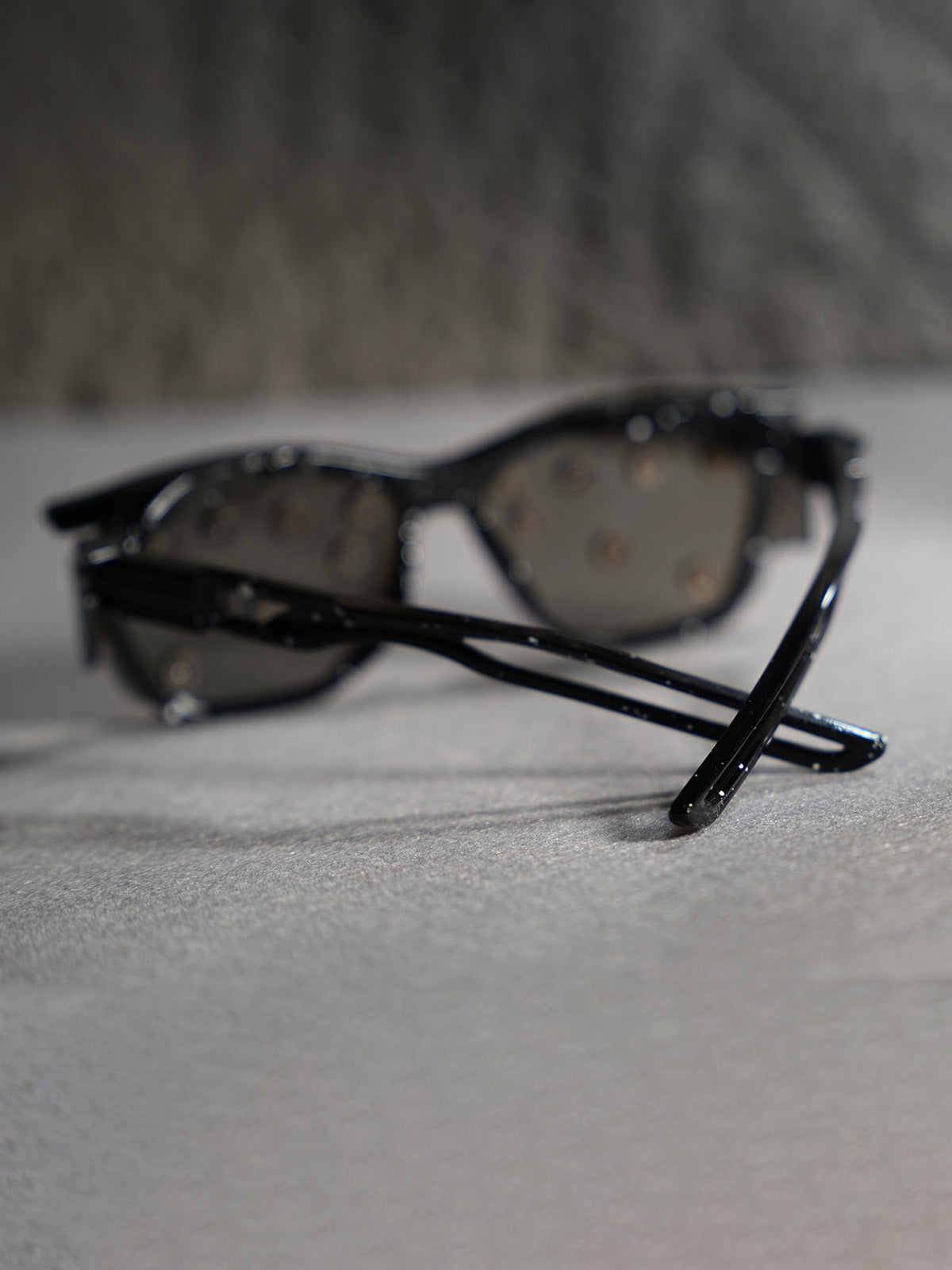 Streetwear Metal Rivet Curved Lens Glasses