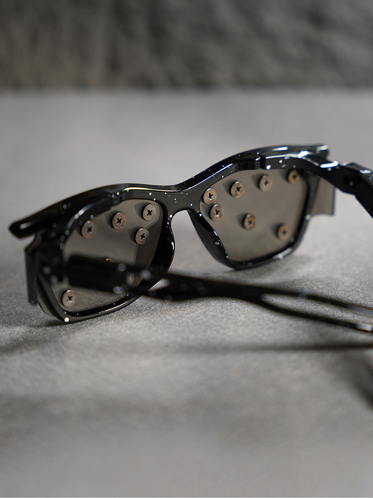 Streetwear Metal Rivet Curved Lens Glasses