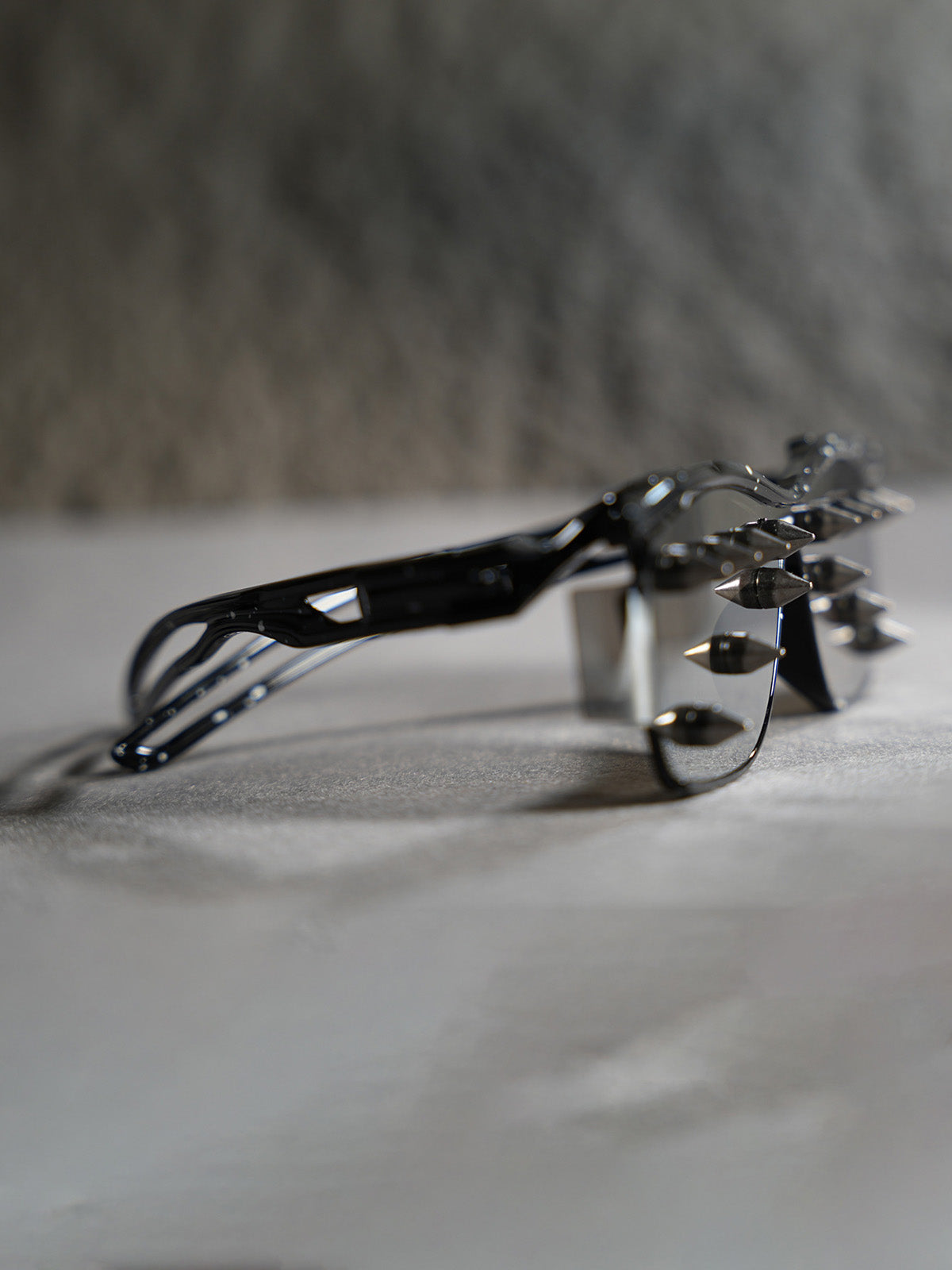 Streetwear Metal Rivet Curved Lens Glasses
