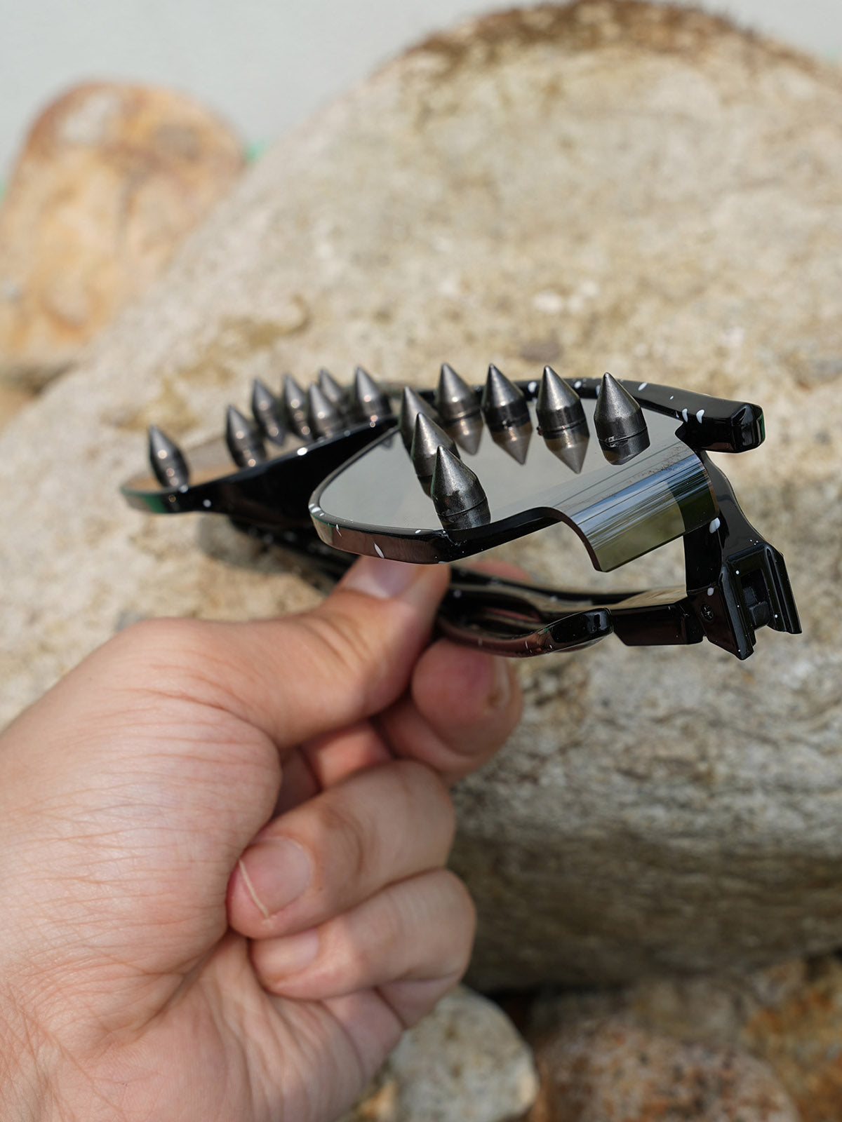 Streetwear Metal Rivet Curved Lens Glasses