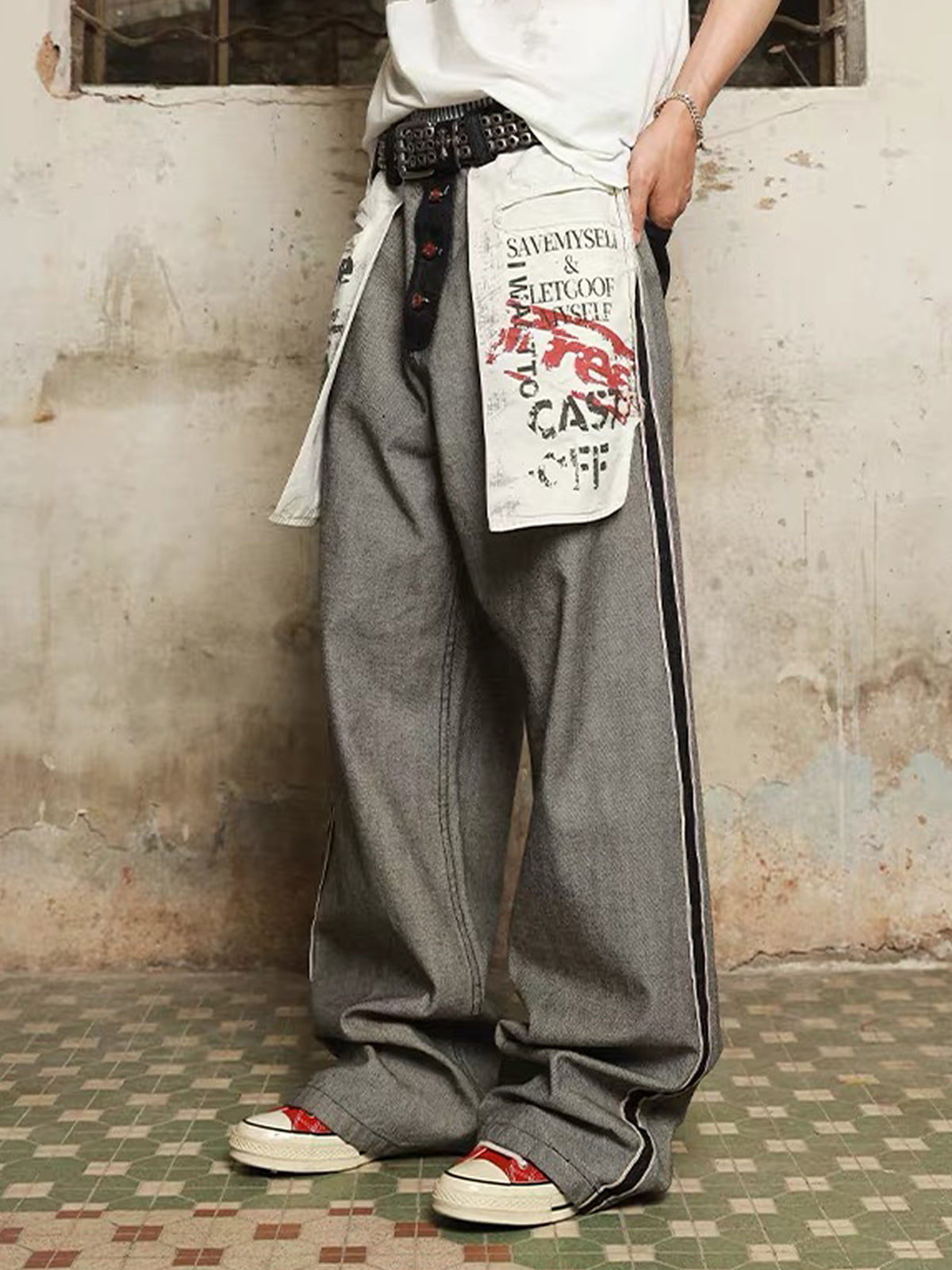Distressed Reverse Design Large Pocket Printed Jeans