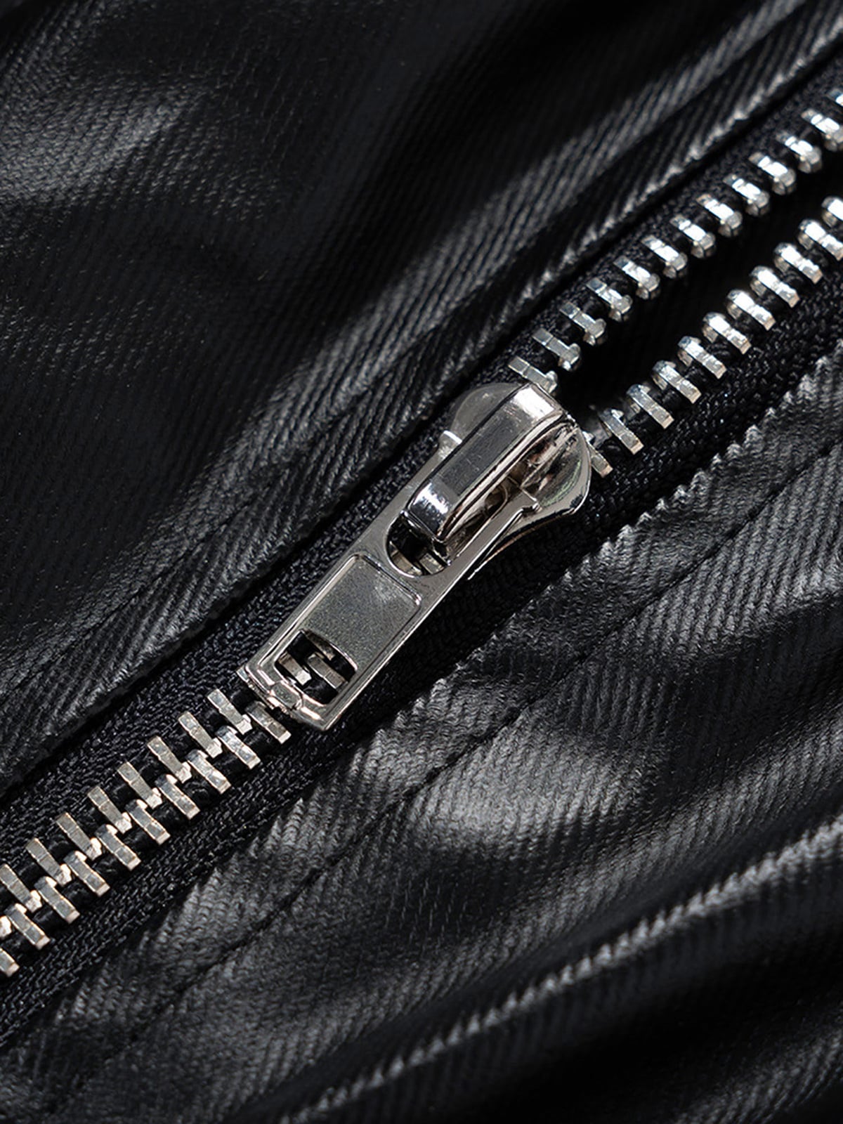 RO-style multi-pocket matte coated pants