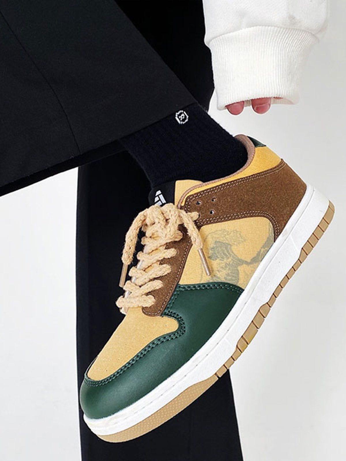 Vintage Wave Print Skate Shoes